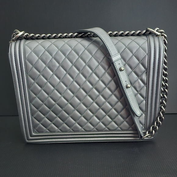 Authentic Pre-loved CHANEL 2014 Fall/Winter Boy Bag Dark Silver Large - Picture 2 of 16